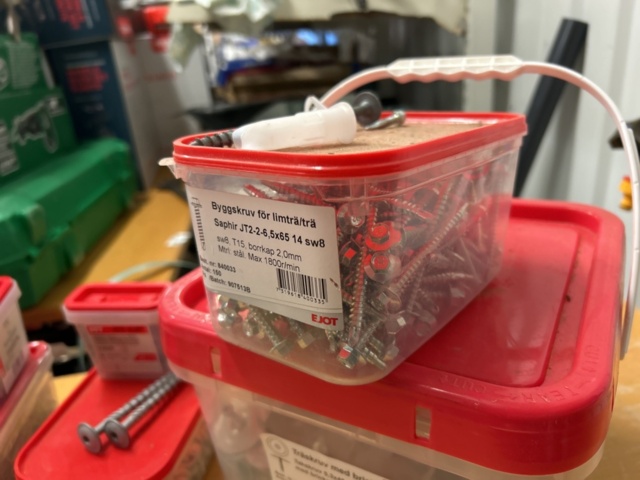 1378256-42 Blandat parti skruv och infästningsmaterial