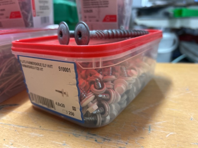 1378256-45 Blandat parti skruv och infästningsmaterial