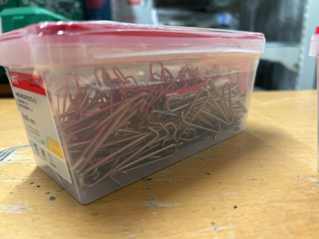 1378256-51 Blandat parti skruv och infästningsmaterial