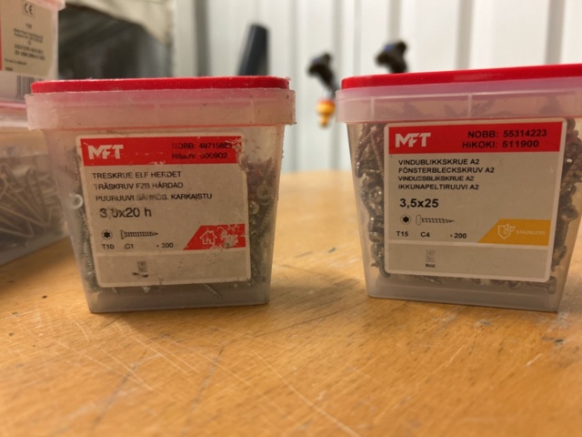 1378256-52 Blandat parti skruv och infästningsmaterial