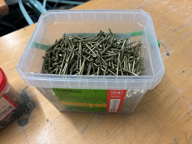 1378256-58 Blandat parti skruv och infästningsmaterial