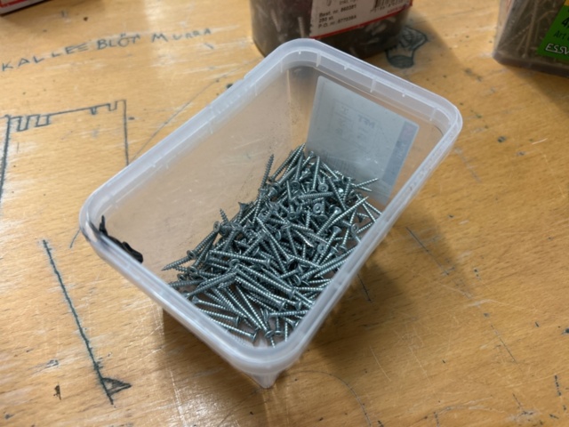 1378256-59 Blandat parti skruv och infästningsmaterial