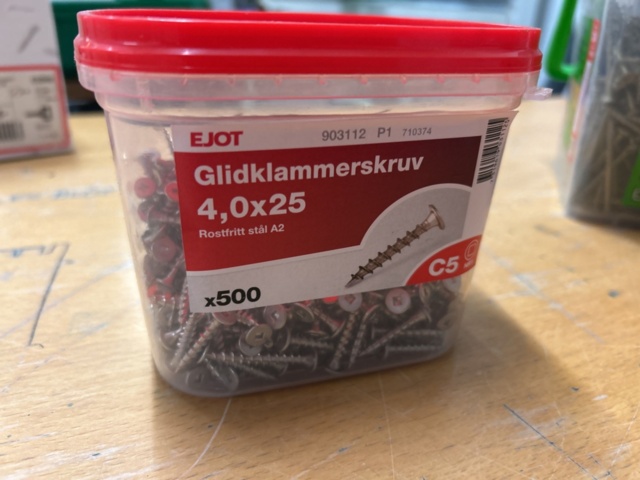 1378256-61 Blandat parti skruv och infästningsmaterial