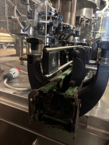 1373447-22 Fyllnings- och kapsyleringsmaskin – IC Filling Systems XP9ISO9HDC