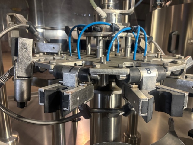 1373447-26 Fyllnings- och kapsyleringsmaskin – IC Filling Systems XP9ISO9HDC