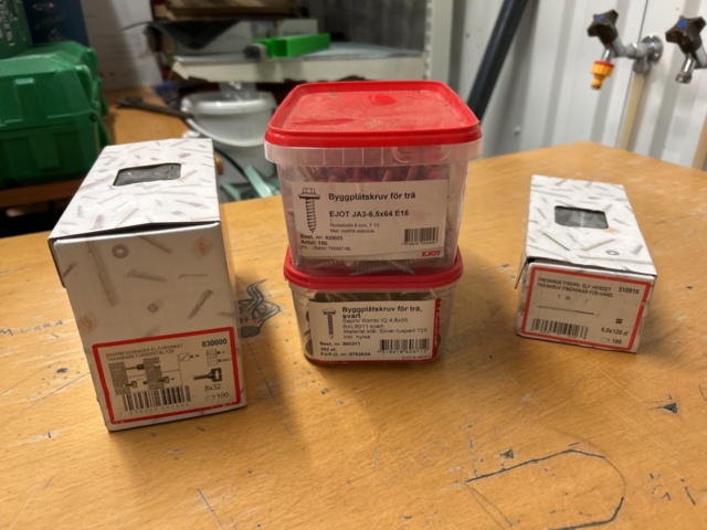 1378256-63 Blandat parti skruv och infästningsmaterial