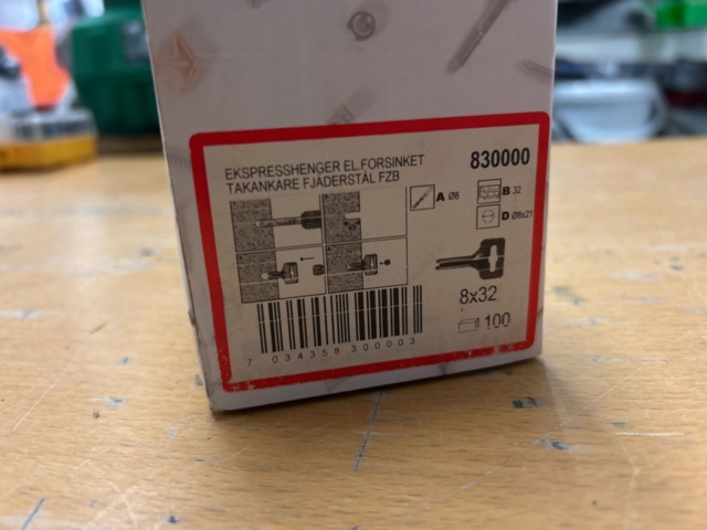 1378256-70 Blandat parti skruv och infästningsmaterial