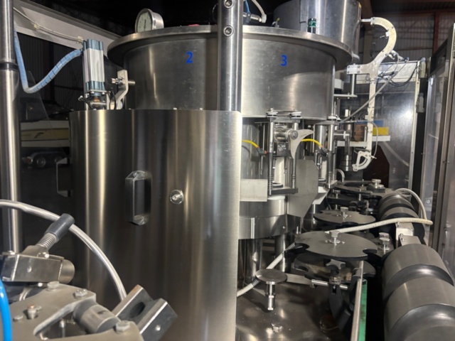 1373447-30 Fyllnings- och kapsyleringsmaskin – IC Filling Systems XP9ISO9HDC