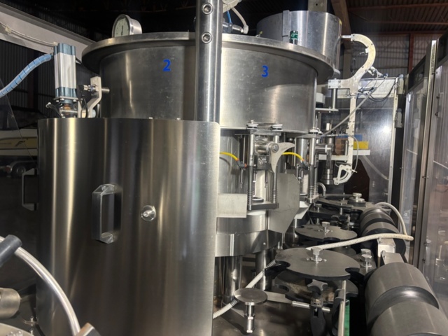 1373447-31 Fyllnings- och kapsyleringsmaskin – IC Filling Systems XP9ISO9HDC