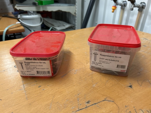 1378256-71 Blandat parti skruv och infästningsmaterial