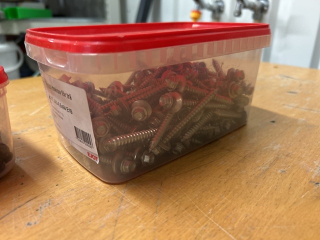 1378256-73 Blandat parti skruv och infästningsmaterial