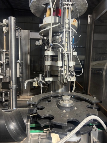 1373447-38 Fyllnings- och kapsyleringsmaskin – IC Filling Systems XP9ISO9HDC