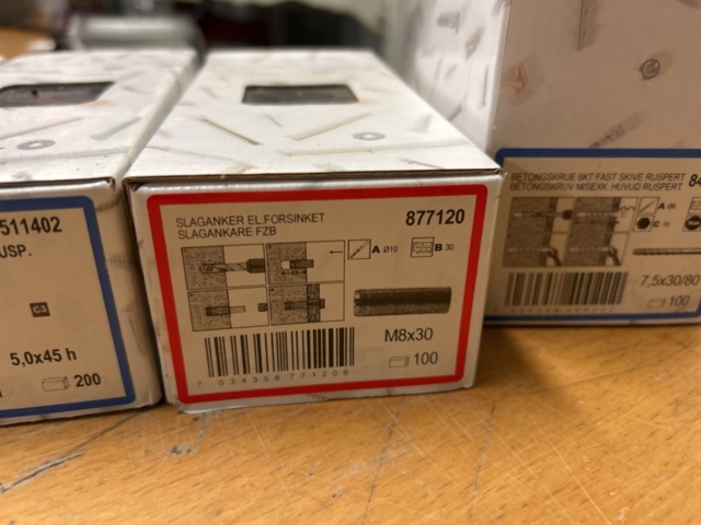 1378256-79 Blandat parti skruv och infästningsmaterial