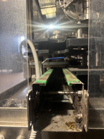 1373447-40 Fyllnings- och kapsyleringsmaskin – IC Filling Systems XP9ISO9HDC