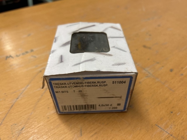 1378256-81 Blandat parti skruv och infästningsmaterial