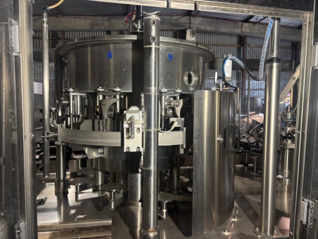 1373447-44 Fyllnings- och kapsyleringsmaskin – IC Filling Systems XP9ISO9HDC