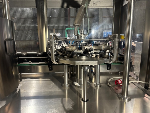 1373447-46 Fyllnings- och kapsyleringsmaskin – IC Filling Systems XP9ISO9HDC