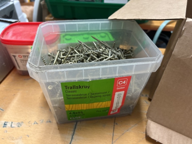 1378256-86 Blandat parti skruv och infästningsmaterial