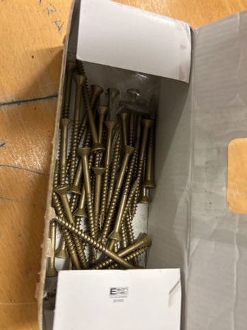 1378256-93 Blandat parti skruv och infästningsmaterial