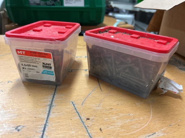 1378256-94 Blandat parti skruv och infästningsmaterial