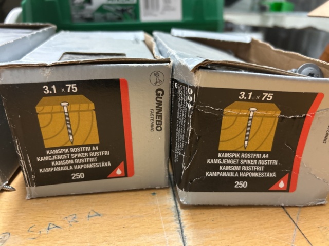 1378256-97 Blandat parti skruv och infästningsmaterial