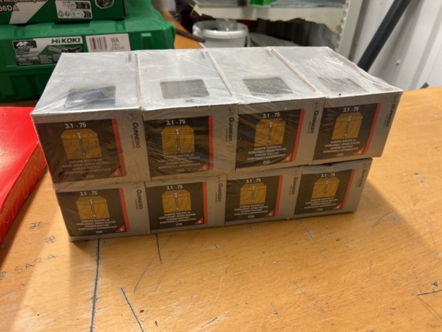 1378256-98 Blandat parti skruv och infästningsmaterial