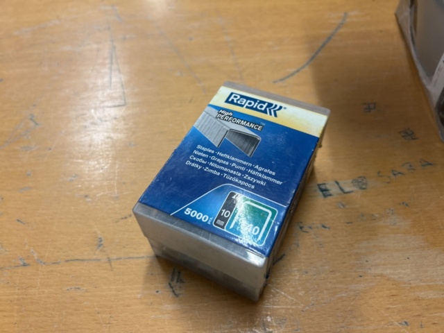 1378256-102 Blandat parti skruv och infästningsmaterial