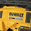 1378257-2 Spikpistol med spik – DeWalt DCN890