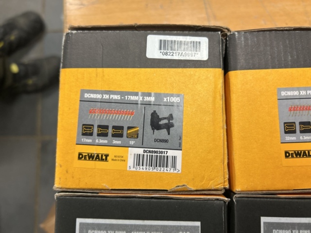 1378257-8 Spikpistol med spik – DeWalt DCN890