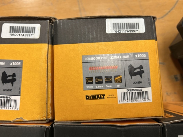 1378257-9 Spikpistol med spik – DeWalt DCN890