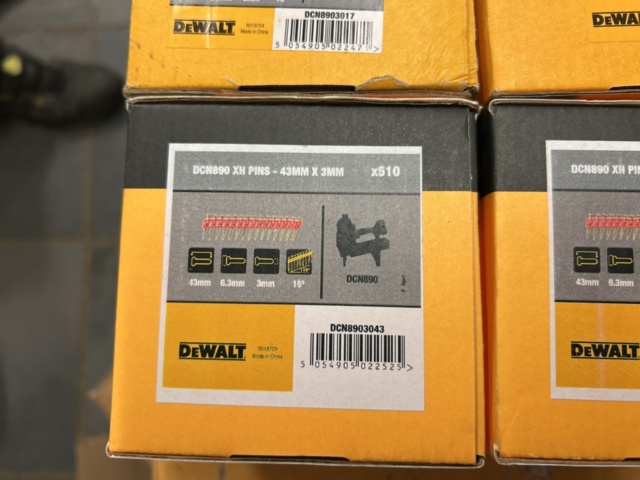 1378257-10 Spikpistol med spik – DeWalt DCN890