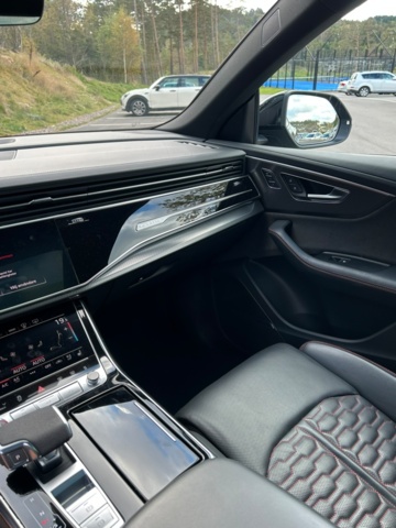 1343766-28 Audi RS Q8 TipTronic, 600hk, 2022