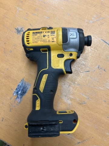 1378258-1 Slagskruvdragare - DeWalt DCF887