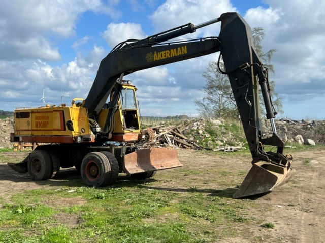 1364589-9 Hjulgrävare Åkerman H10 MB