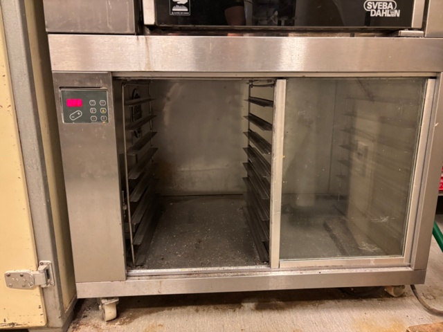 1388586-3 Ugn Sveba Dahlin, med jäs-skåp