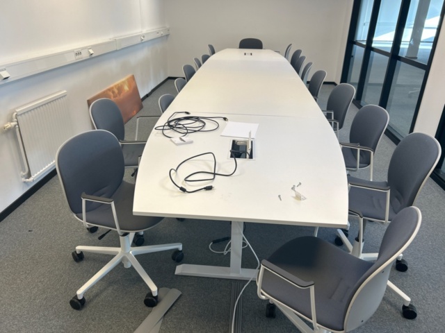 1368147-2 Konferensbord med konferensstolar 20 st - RBM