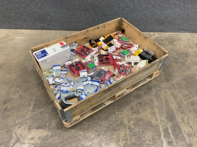 1432582-1 Låshus, handtag, tvåldispenser m.m.