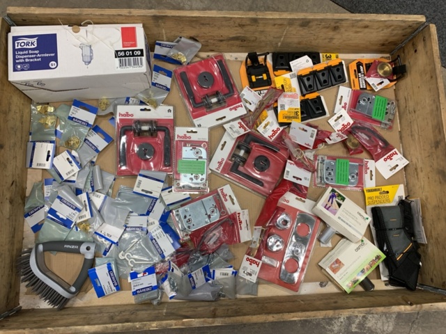 1432582-2 Låshus, handtag, tvåldispenser m.m.