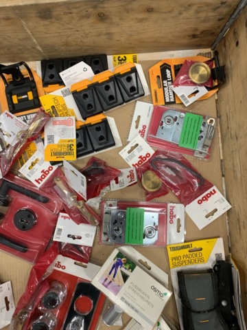 1432582-6 Låshus, handtag, tvåldispenser m.m.