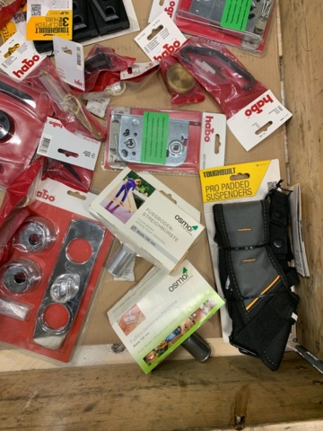 1432582-7 Låshus, handtag, tvåldispenser m.m.