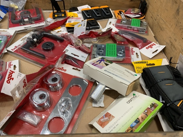 1432582-11 Låshus, handtag, tvåldispenser m.m.