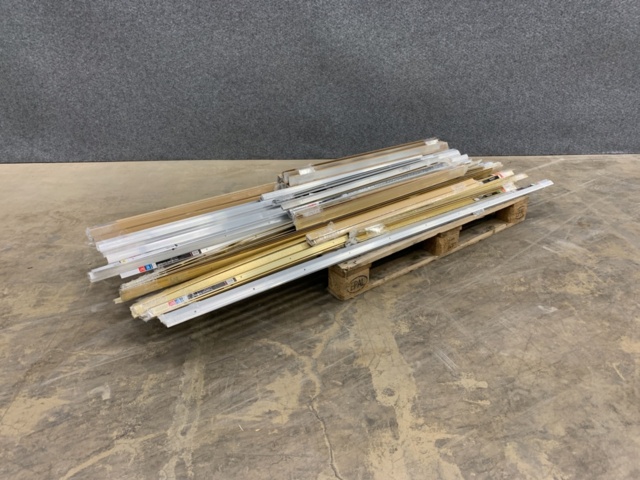 Leveling strips, stair nosings, joint strips, etc. - PS Auction - We ...