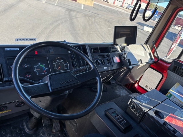 1367992-12 Släckbil - Volvo FL614 (24666km) -1998