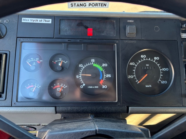 1367992-13 Släckbil - Volvo FL614 (24666km) -1998