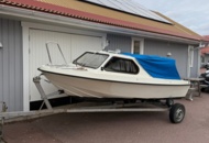 1352515 Ryds HT-båt med 40 hk Arcimedes utombordare och upptagningsvagn