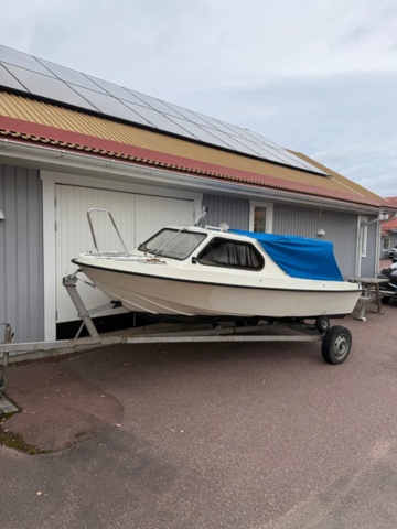 1352515-1 Ryds HT-båt med 40 hk Arcimedes utombordare och upptagningsvagn