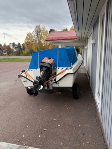 1352515-4 Ryds HT-båt med 40 hk Arcimedes utombordare och upptagningsvagn