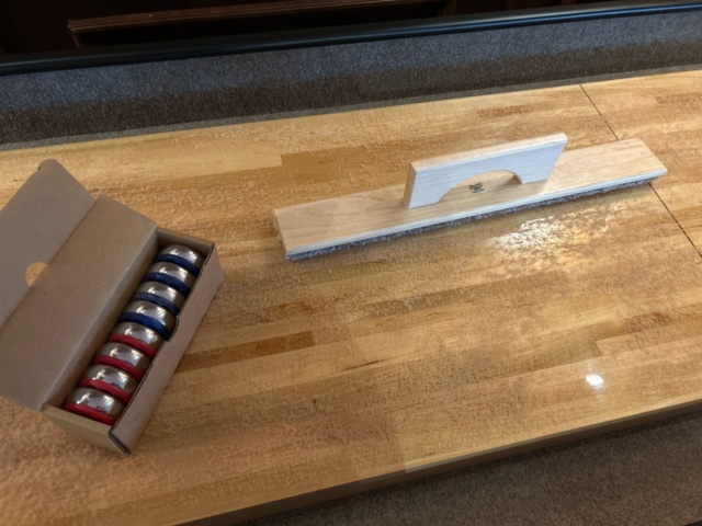 1378265-4 Shuffleboard med tillbehör - Champion