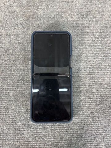 1420930-1 Samsung Galaxy Z Flip 5