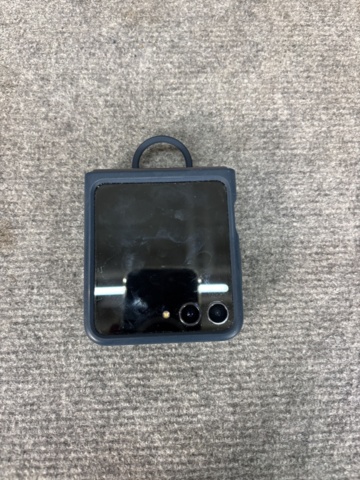 1420930-3 Samsung Galaxy Z Flip 5